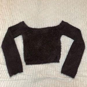 Fashion nova 🍑 black 🖤 fuzzy shoulder crop top